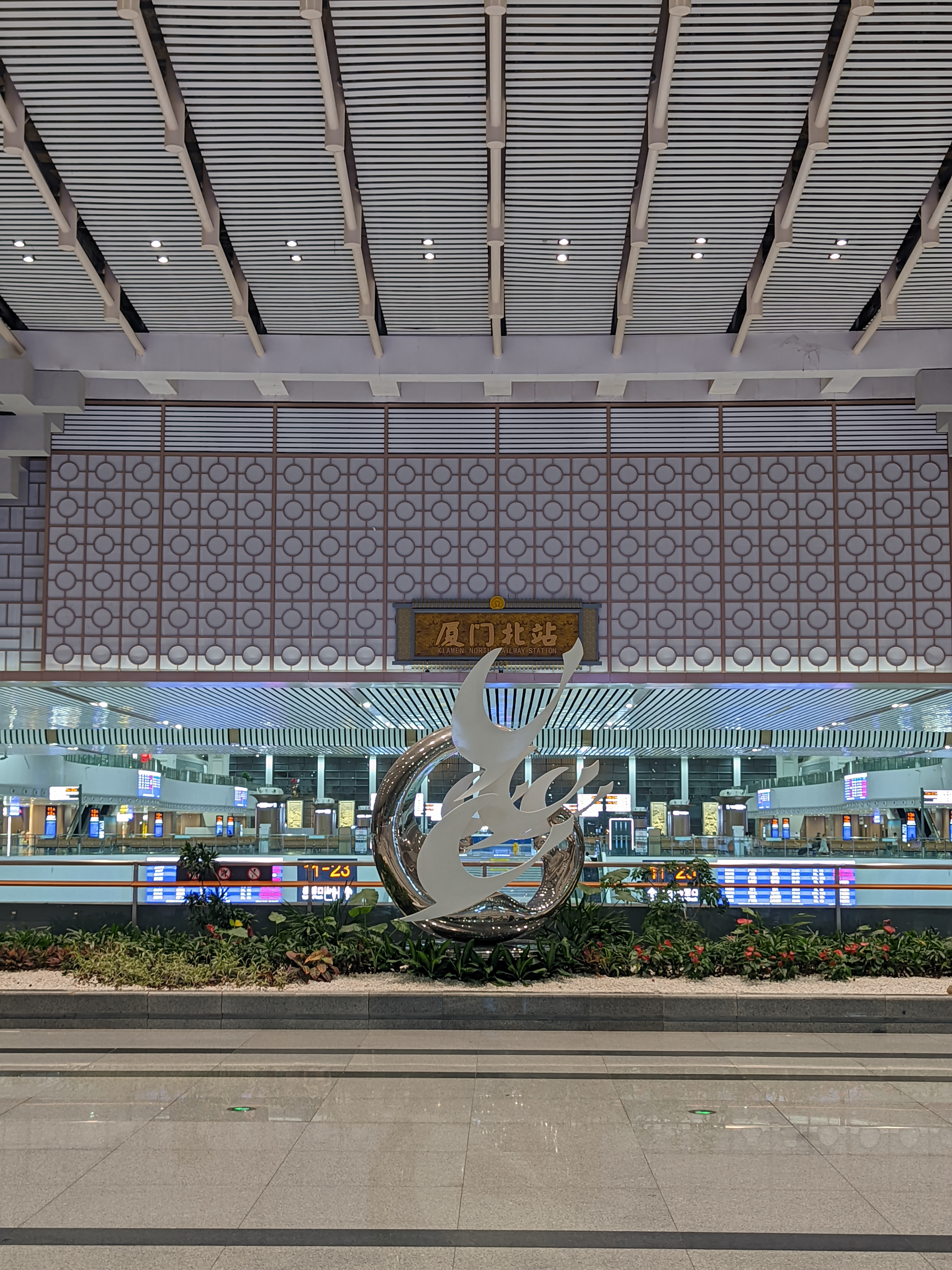 受台风影响 一大片晚点