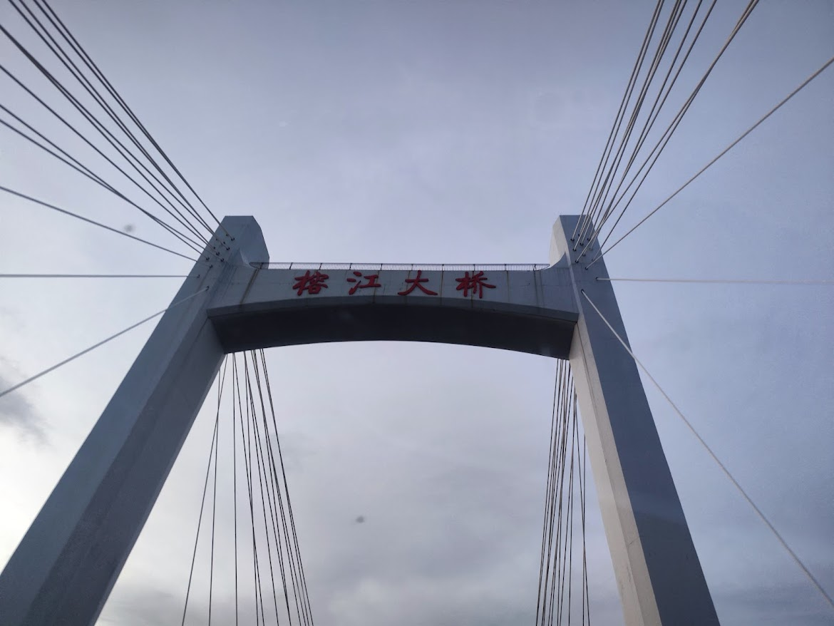 这个时候已经7点钟 准备下高速
